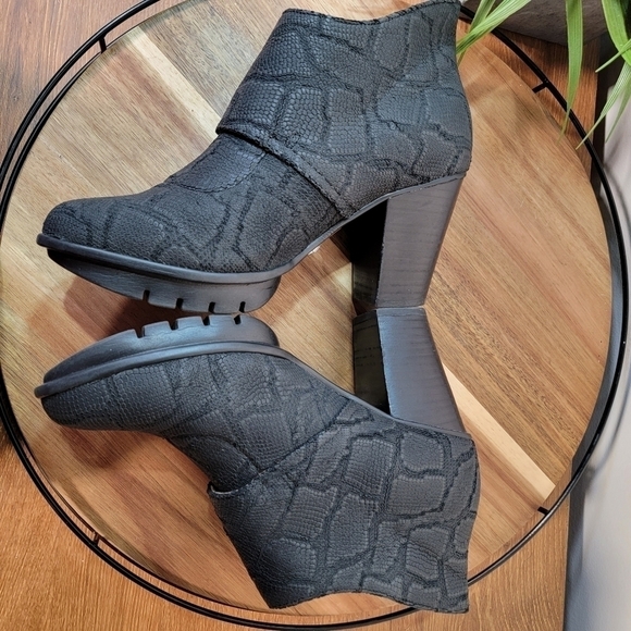 L'Amour Des Pieds Snakeskin Print Foldover Wrap Booties Ankle Boots Size 9.5 - Picture 9 of 15